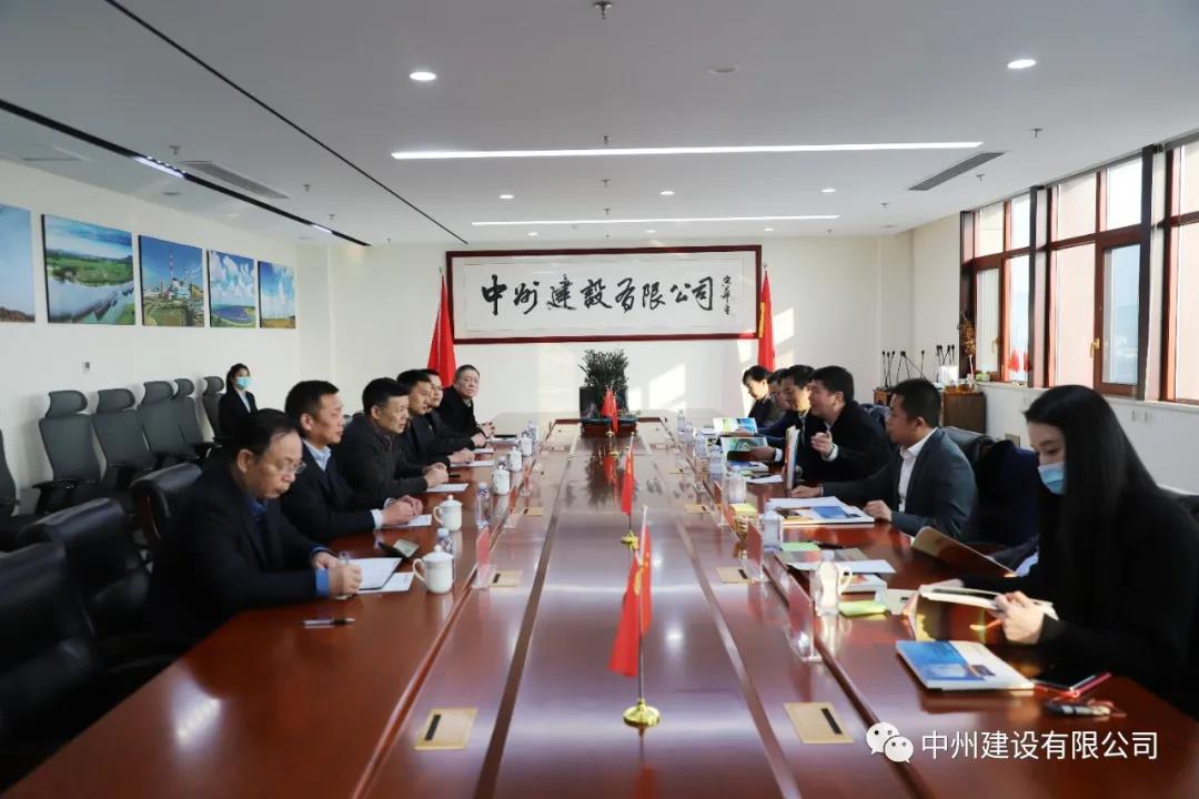 大唐河南清潔能源有限責(zé)任公司總經(jīng)理王永民、金風(fēng)科技集團(tuán)國內(nèi)營銷中心副總經(jīng)理韓明剛一行到我司參觀考察
